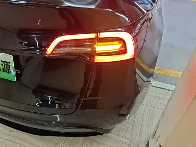 Tesla Model Y — Фото автомобиля 7