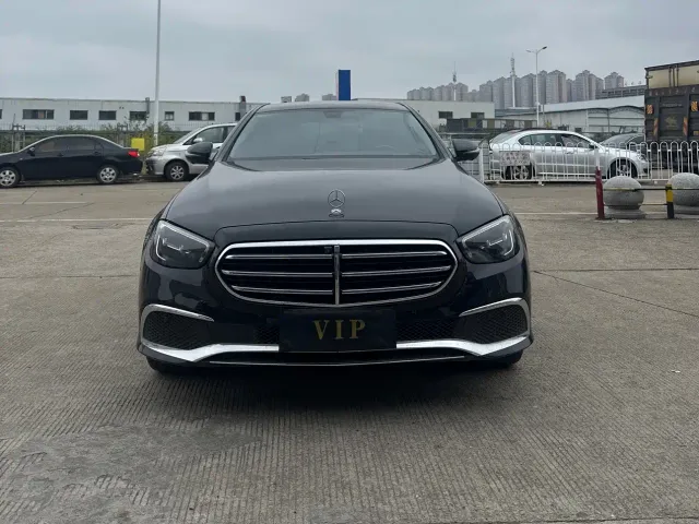 Mercedes-Benz E-Class — Фото автомобиля 2