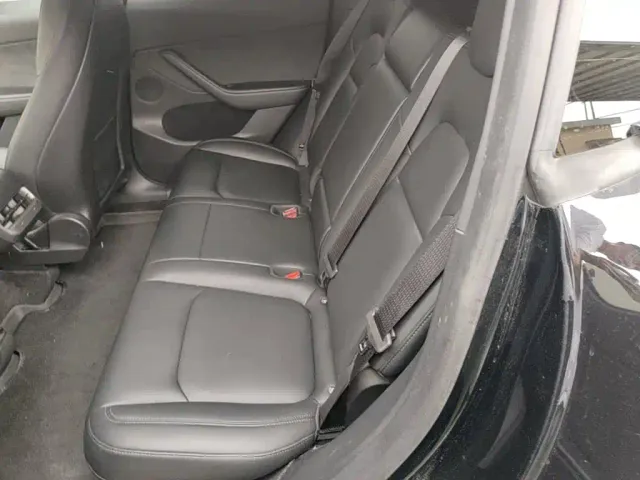 Tesla Model Y — Фото автомобиля 16