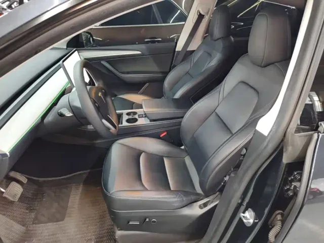 Tesla Model Y — Фото автомобиля 14