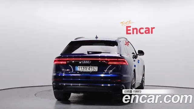 Audi Q8 55 TFSI quattro Premium — Фото автомобиля 4