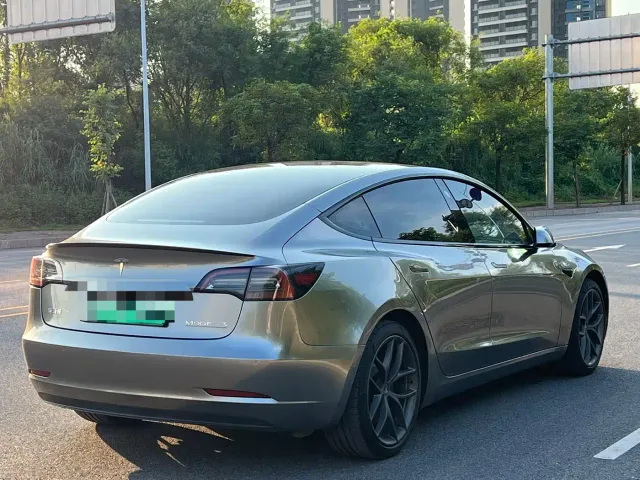Tesla Model 3 — Фото автомобиля 14