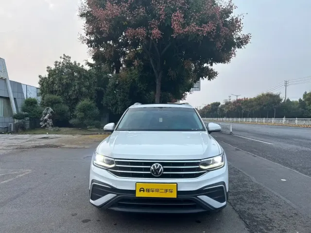 Volkswagen Tiguan L — Фото автомобиля 8