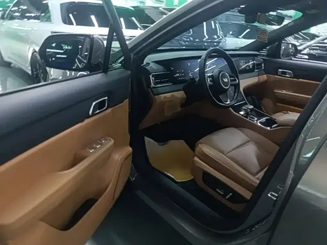 Li Auto ONE — Фото автомобиля 15