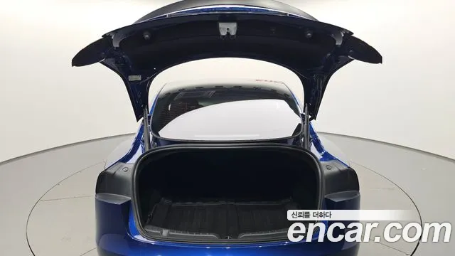 Tesla Model 3 — Фото автомобиля 29