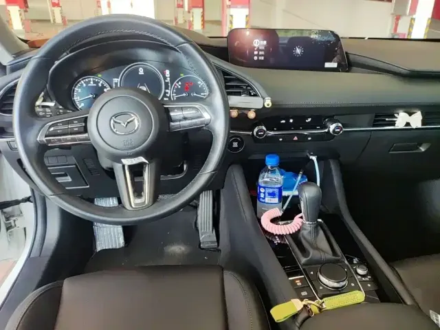 Mazda Axela — Фото автомобиля 12