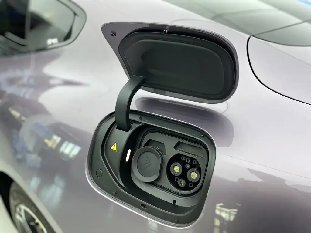 Xiaomi Auto Xiaomi SU7 2024 AWD Extended Range Advanced Smart Driving Max Edition — Фото автомобиля 25
