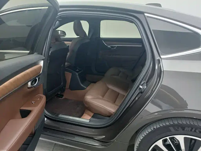Volvo S90 — Фото автомобиля 8