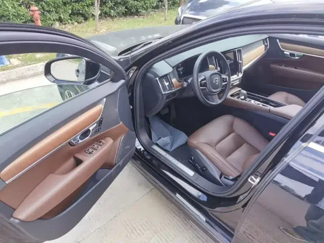 Volvo S90 — Фото автомобиля 15