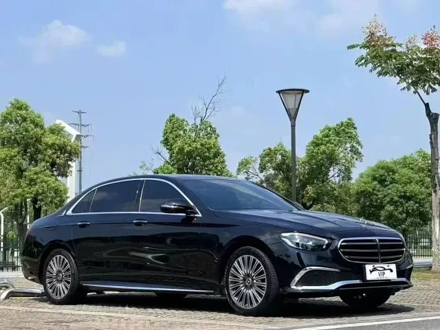 Mercedes-Benz E-Class — Фото автомобиля 3