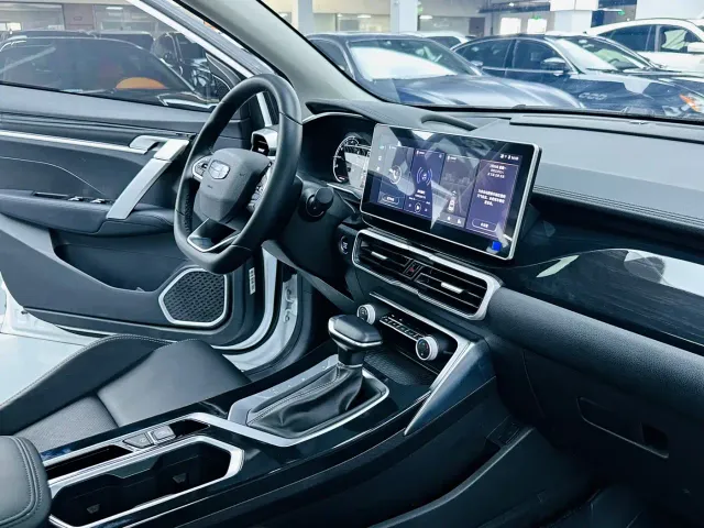 Geely Binyue — Фото автомобиля 7