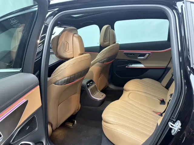 Mercedes-Benz E-Class — Фото автомобиля 12
