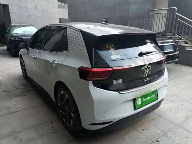 Volkswagen ID.3 — Фото автомобиля 4