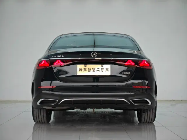 Mercedes-Benz E-Class — Фото автомобиля 5