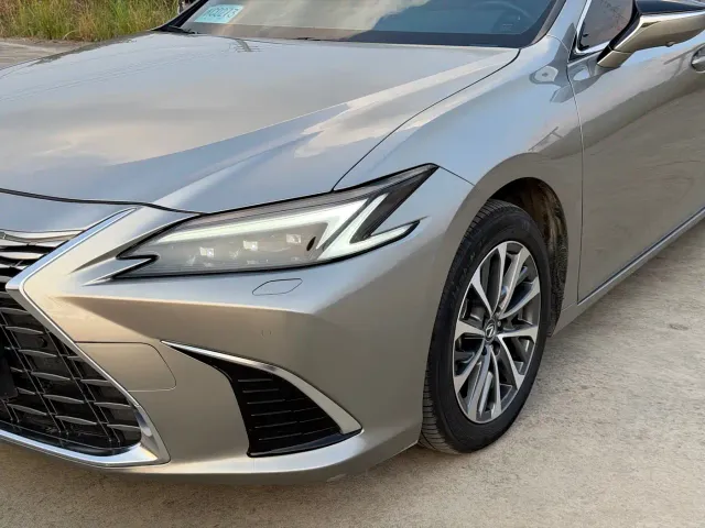 Lexus ES — Фото автомобиля 17