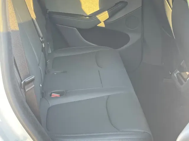Tesla Model Y — Фото автомобиля 9