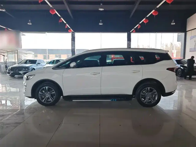 Geely Jiaji — Фото автомобиля 6