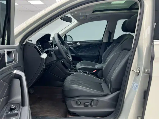 Volkswagen Tiguan L — Фото автомобиля 6