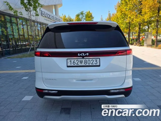Kia Carnival Generation 4 — Фото автомобиля 5
