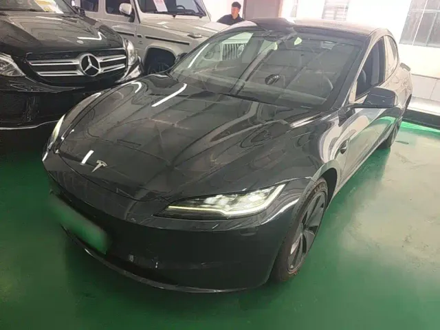 Фотография автомобиля — Tesla Model 3
