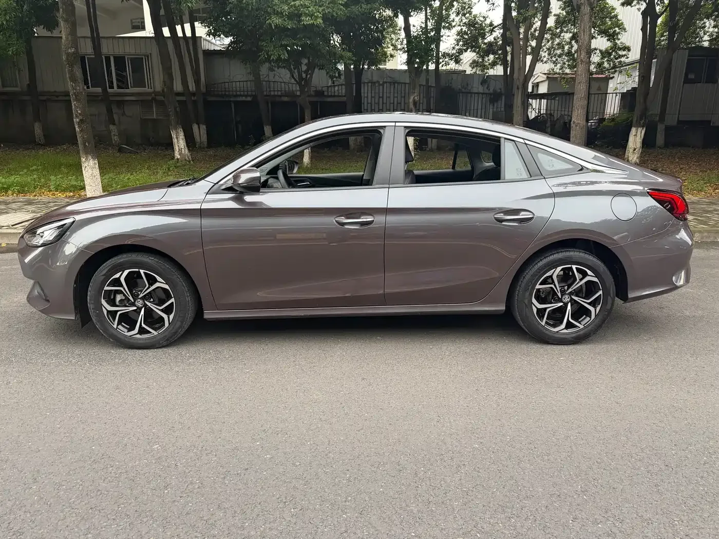 MG MG5 2023 180DVVT CVT Style Edition — Фото автомобиля 7