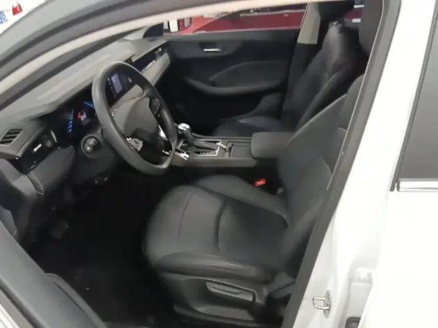 Roewe i5 — Фото автомобиля 14