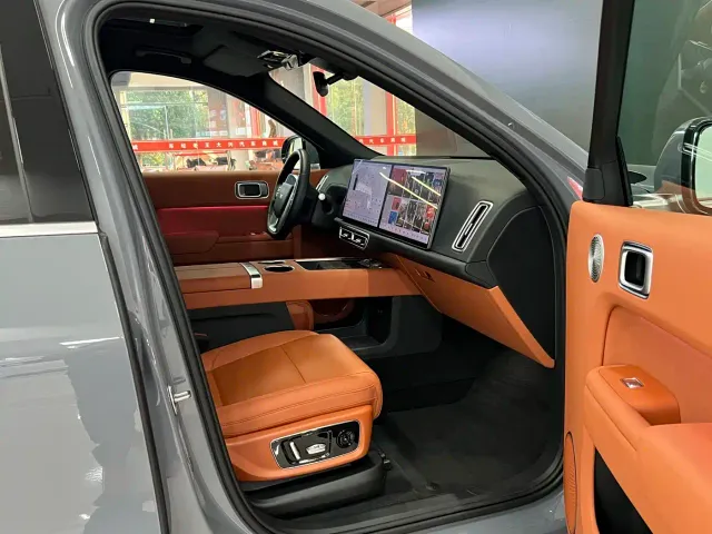 Li Auto L8 — Фото автомобиля 4