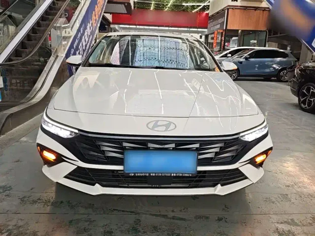 Hyundai Elantra — Фото автомобиля 2