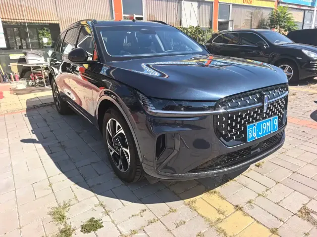 Lincoln Nautilus 2023 2.0T 4WD Premium Hybrid Edition — Фото автомобиля 3
