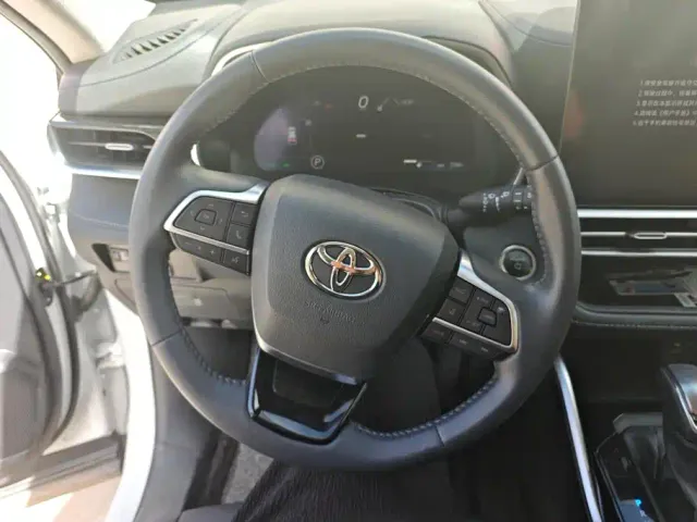 Toyota Highlander — Фото автомобиля 15