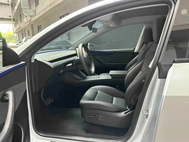 Tesla Model Y — Фото автомобиля 9