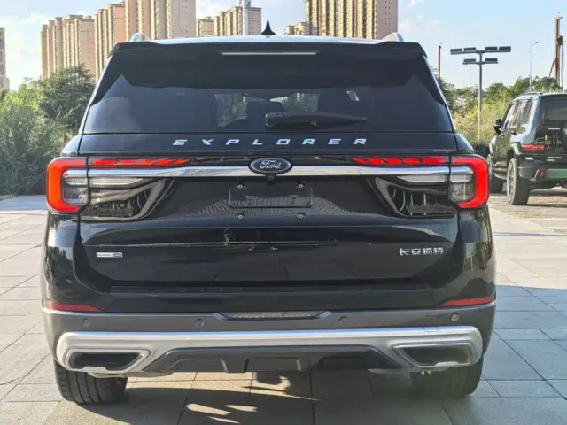 Ford Explorer — Фото автомобиля 6