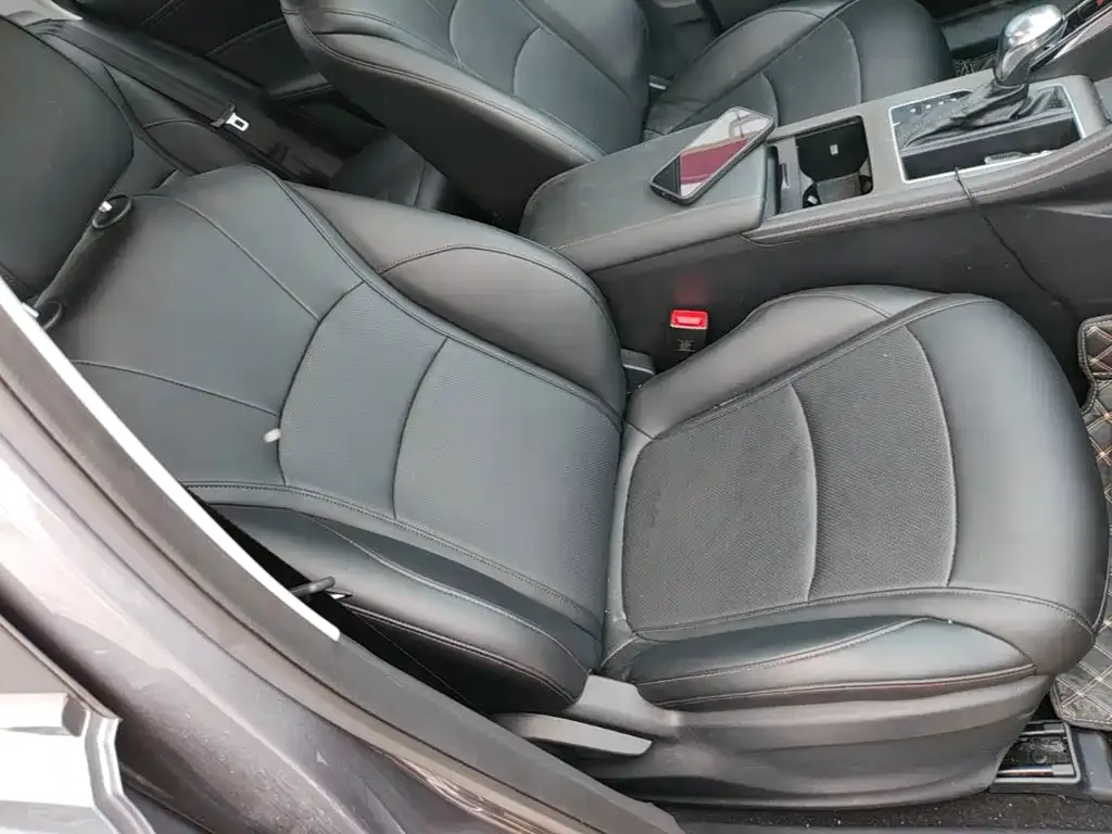 Roewe Roewe i5 2023 1.5L CVT Luxury Edition — Фото автомобиля 19