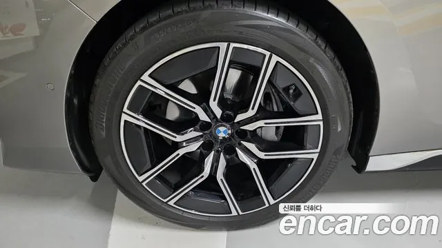 BMW 7 Series G70 — Фото автомобиля 18