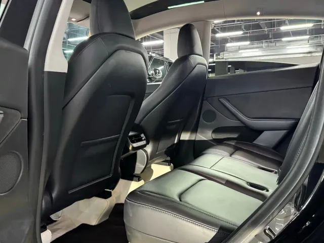 Tesla Model Y — Фото автомобиля 13