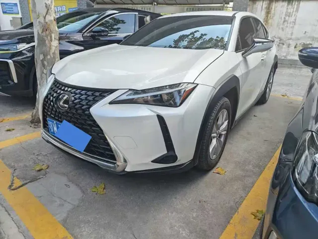 Фотография автомобиля — Lexus UX