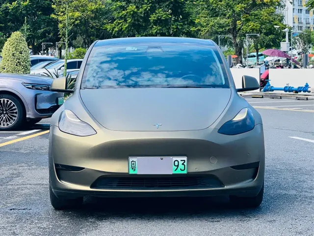 Tesla Model Y — Фото автомобиля 2