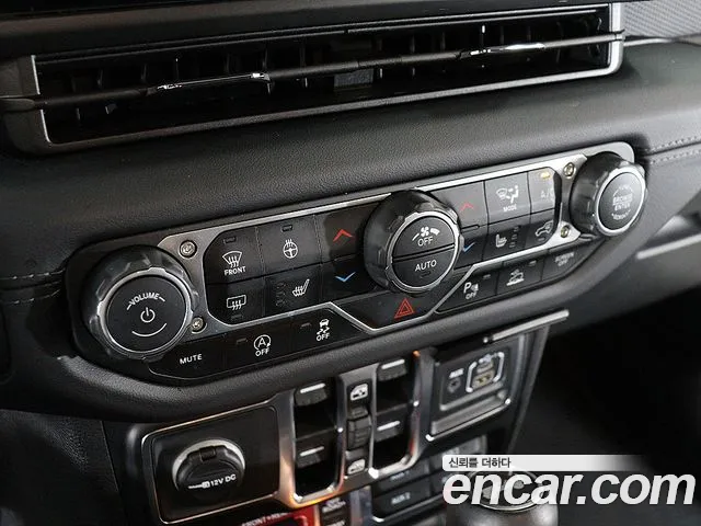 Jeep Wrangler — Фото автомобиля 16
