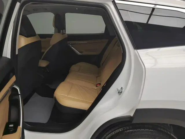 Geely Boyue L — Фото автомобиля 11