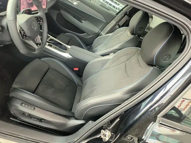 Volkswagen Passat — Фото автомобиля 14