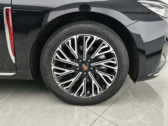 Hongqi H5 — Фото автомобиля 6