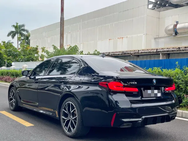 BMW 5 Series — Фото автомобиля 9