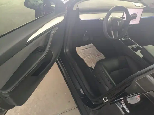 Tesla Model Y — Фото автомобиля 15