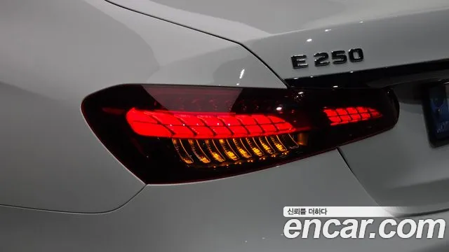 Mercedes-Benz E-Class — Фото автомобиля 19