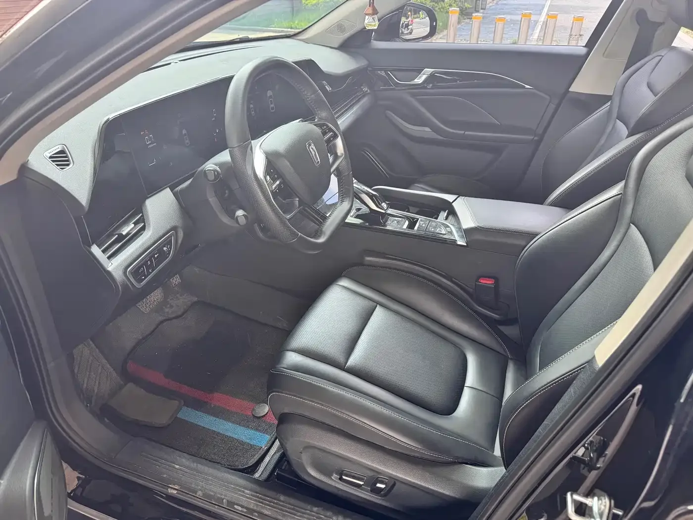 Besturn Besturn B70 2023 Model 3rd Gen 1.5T Automatic Joy 70th Anniversary Edition — Фото автомобиля 8