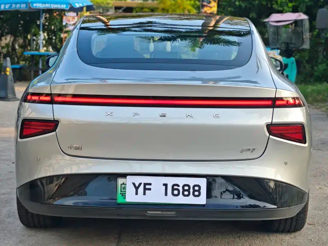 Xpeng P7 — Фото автомобиля 12