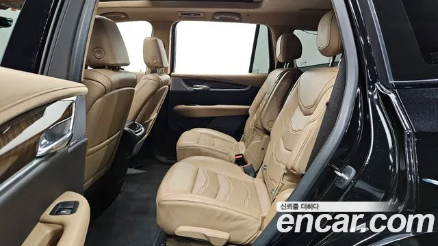 Cadillac XT6 — Фото автомобиля 12