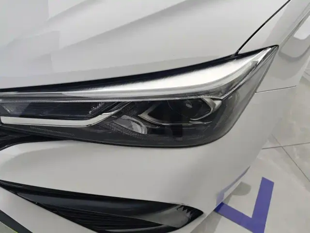Roewe i5 — Фото автомобиля 5