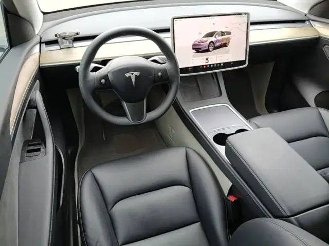 Tesla Model Y — Фото автомобиля 9
