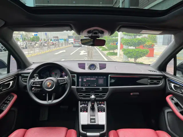 Porsche Macan — Фото автомобиля 10